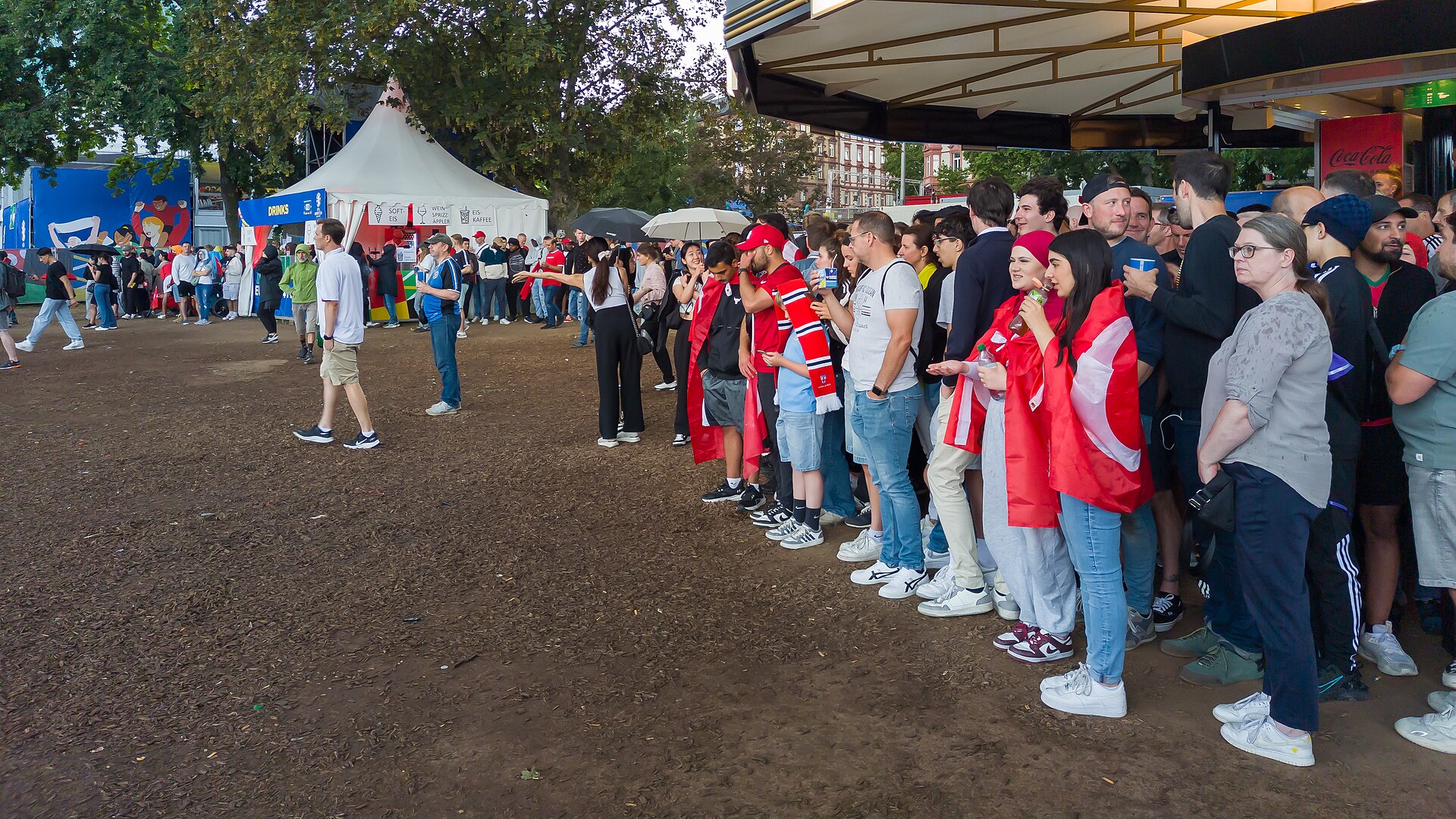 开奖安排 · 东风会彩票 App 界面示意